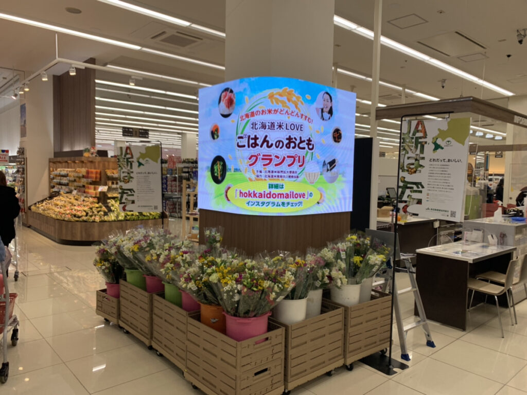 フレキシブルLEDデジタルサイネージ