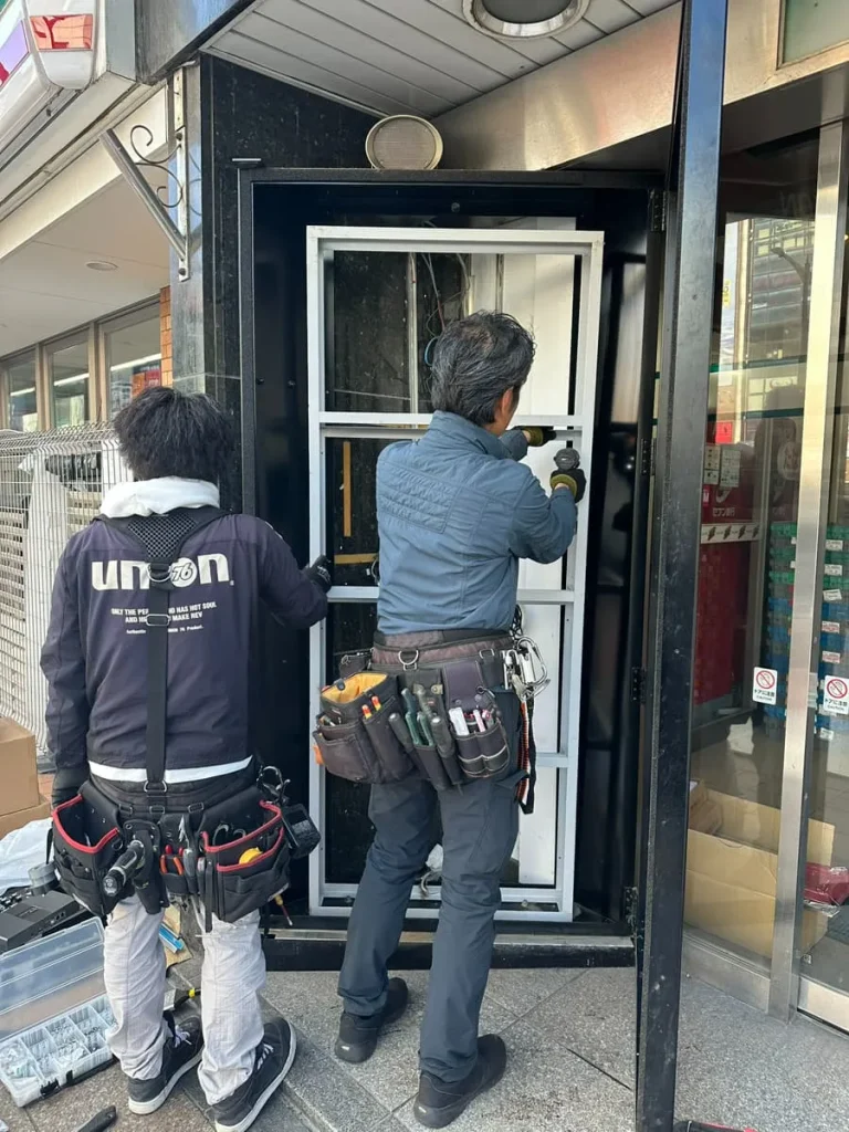 LEDビジョンの施工作業風景