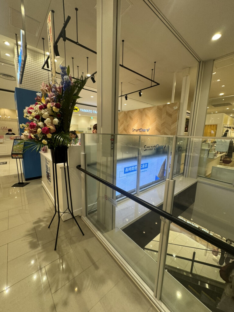 スマートクリア旭川店に設置されたLEDビジョン
