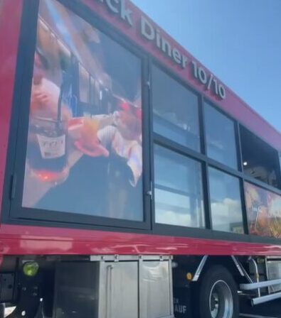 トラックにLEDを搭載した後の風景