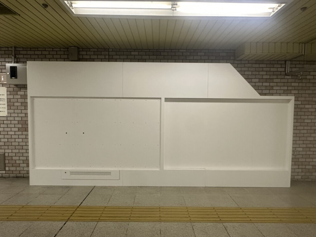 施工前LEDビジョンのキャビネット